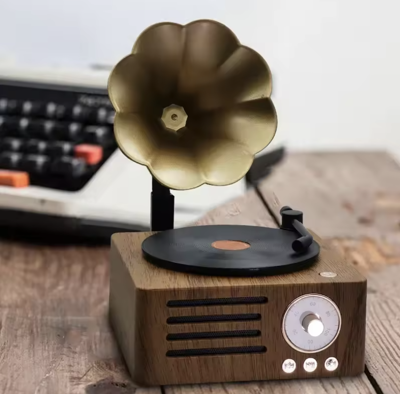 Retro Gramophone Bluetooth Speaker with Rotating Disc Retro Gramophone Bluetooth Speaker with Rotating Disc