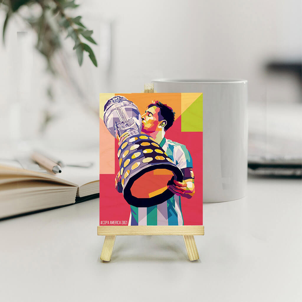 Messi Copa Cup Pine Easel Stand