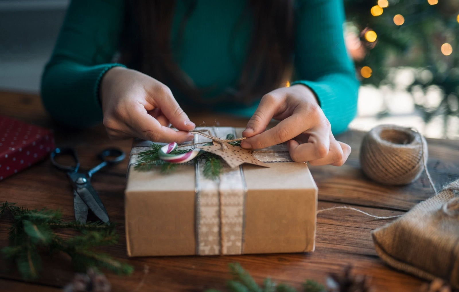 Step By Step Guide - How To Tie A Perfect Ribbon Bow On Your Gifts