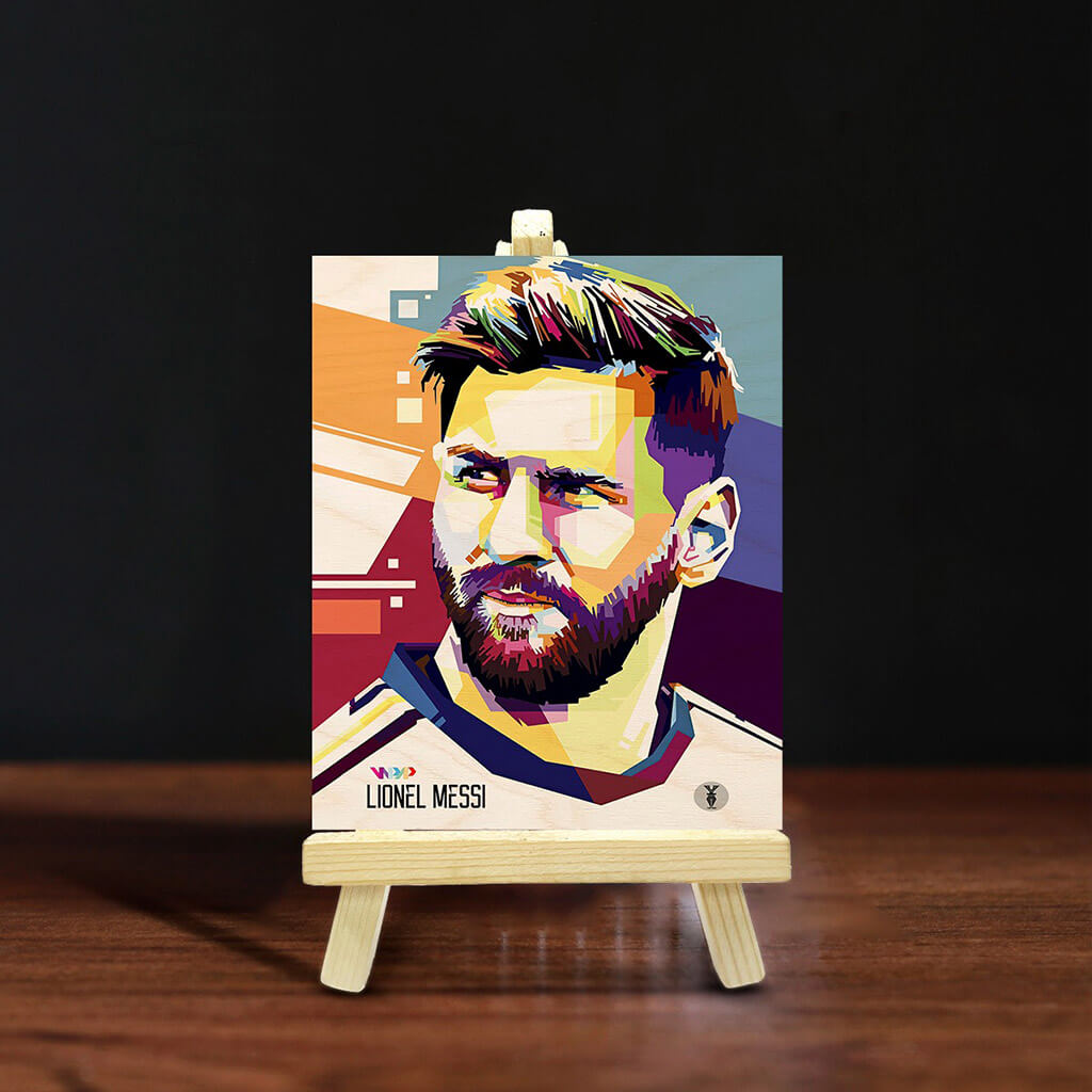 Messi Normal Pine Easel Stand