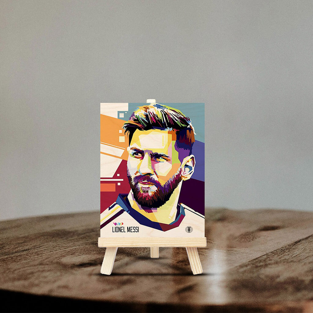 Messi Normal Pine Easel Stand