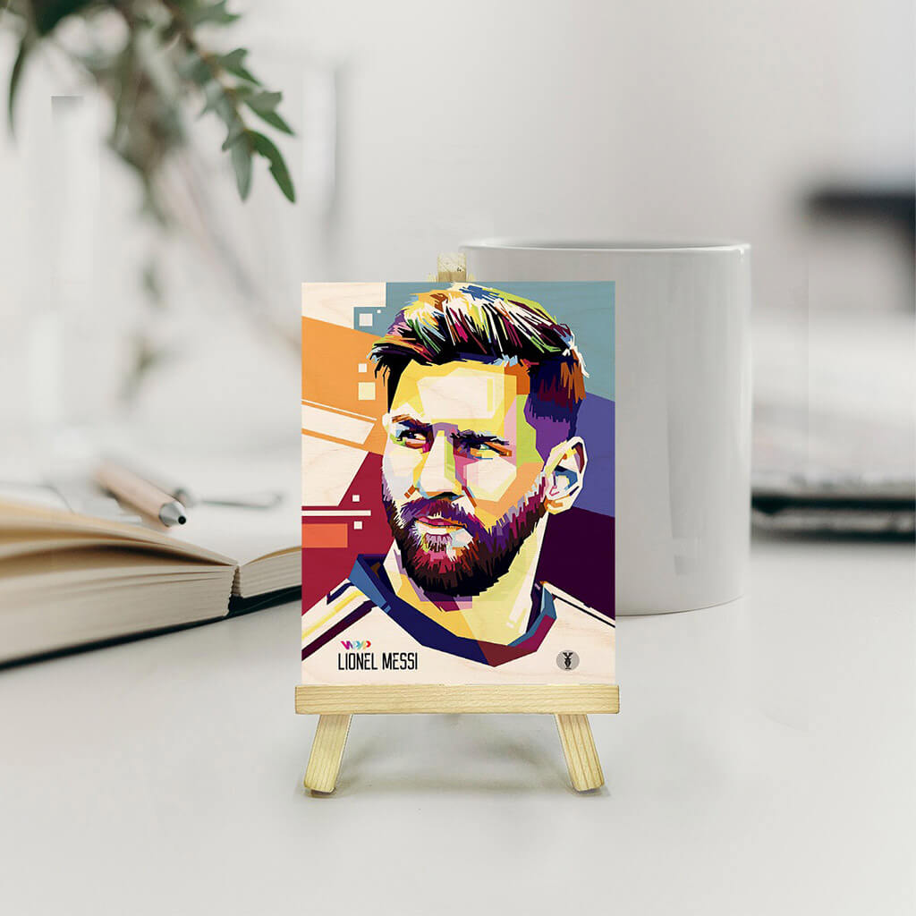 Messi Normal Pine Easel Stand