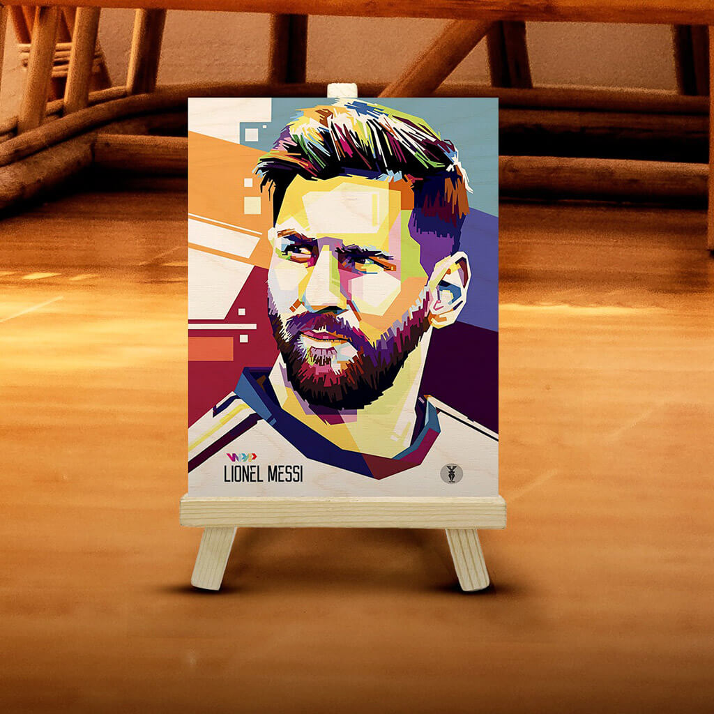 Messi Normal Pine Easel Stand