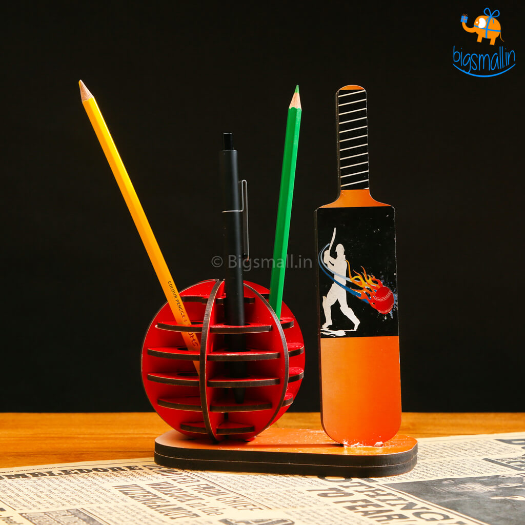 Cricket Pen Stand