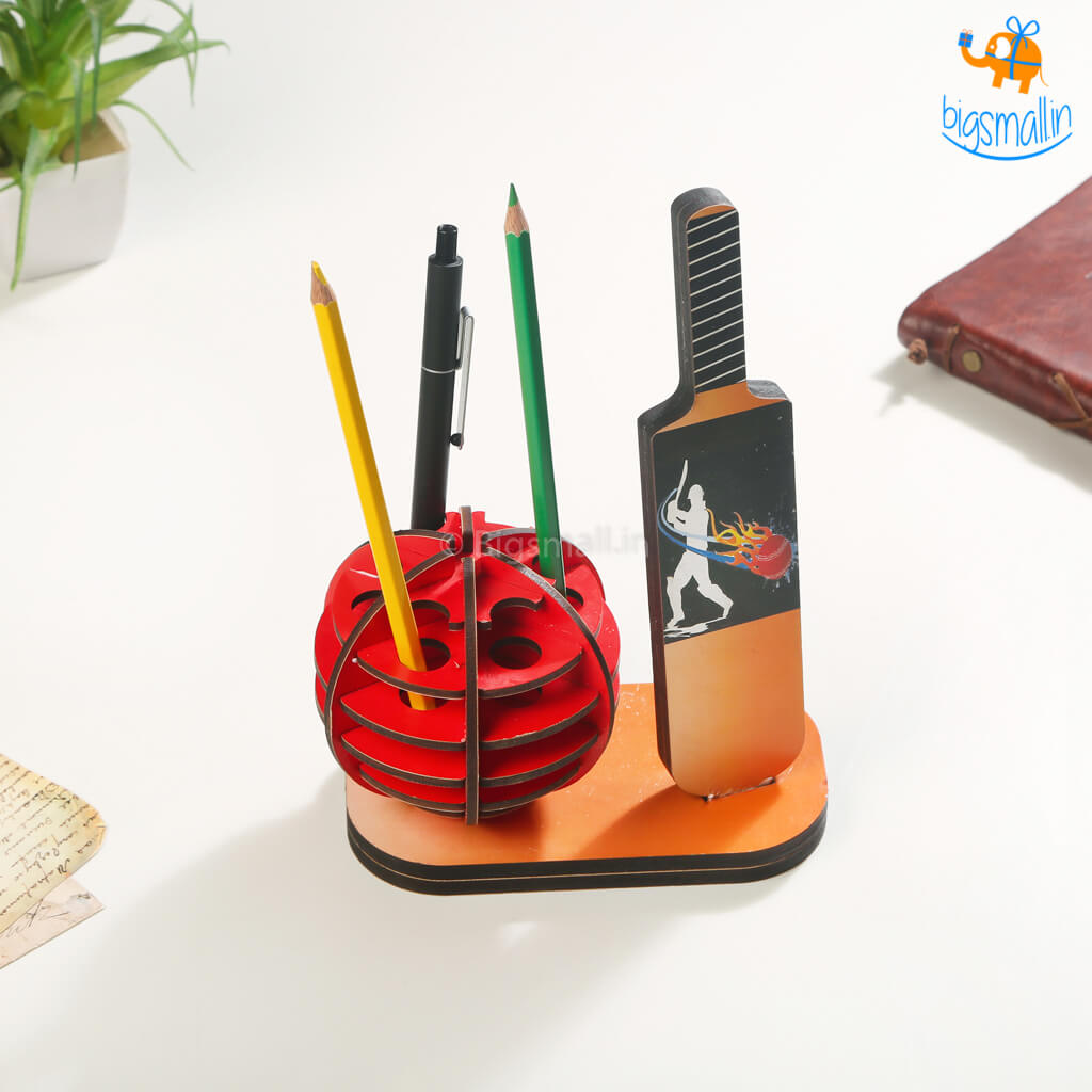 Cricket Pen Stand