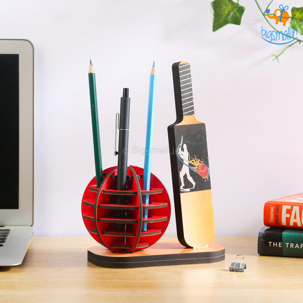 Cricket Pen Stand