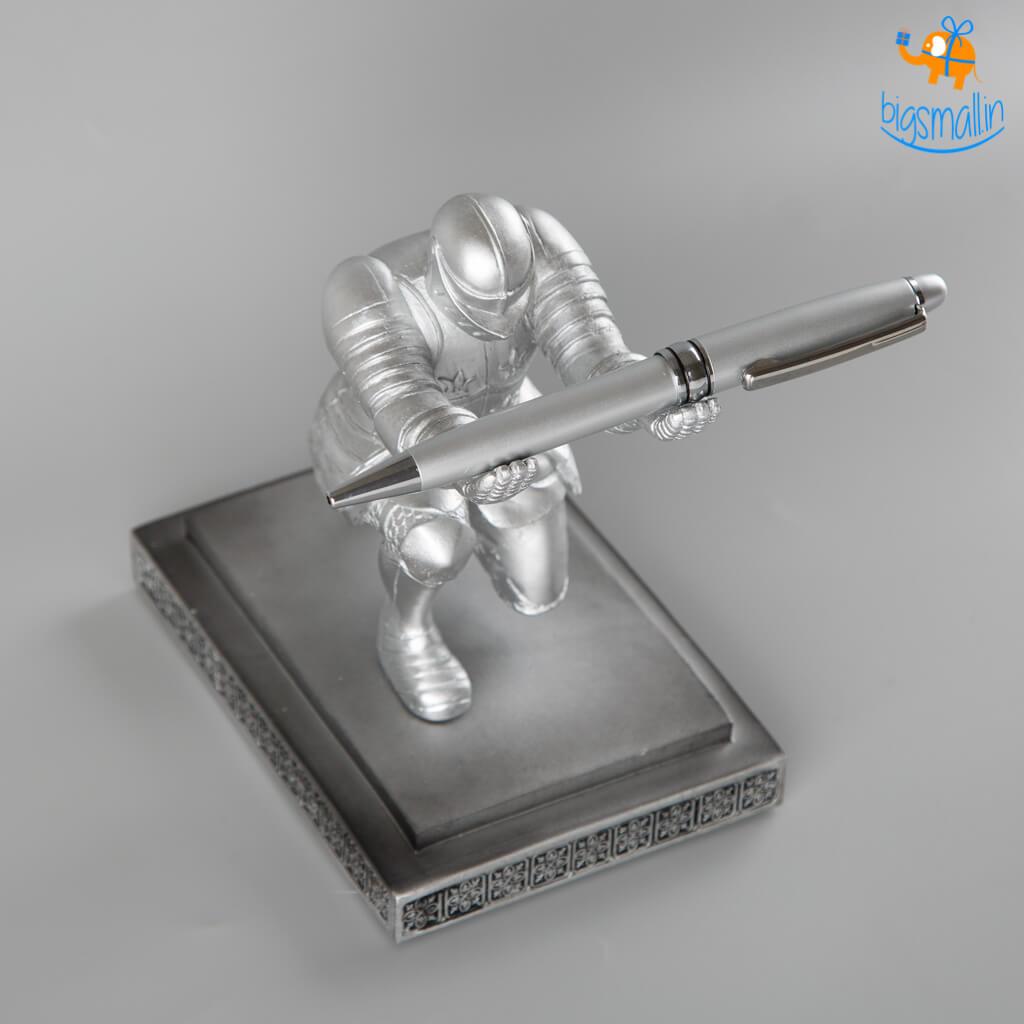Executive Knight Pen Holder - bigsmall.in