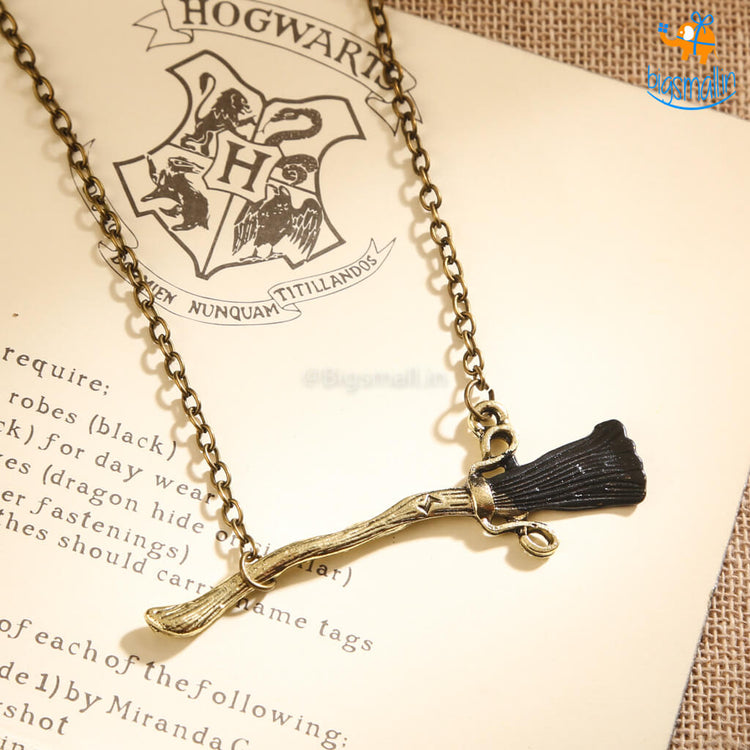 Pendentif balai Firebolt, Lumos, Harry Potter ⚔️ Boutique Épées